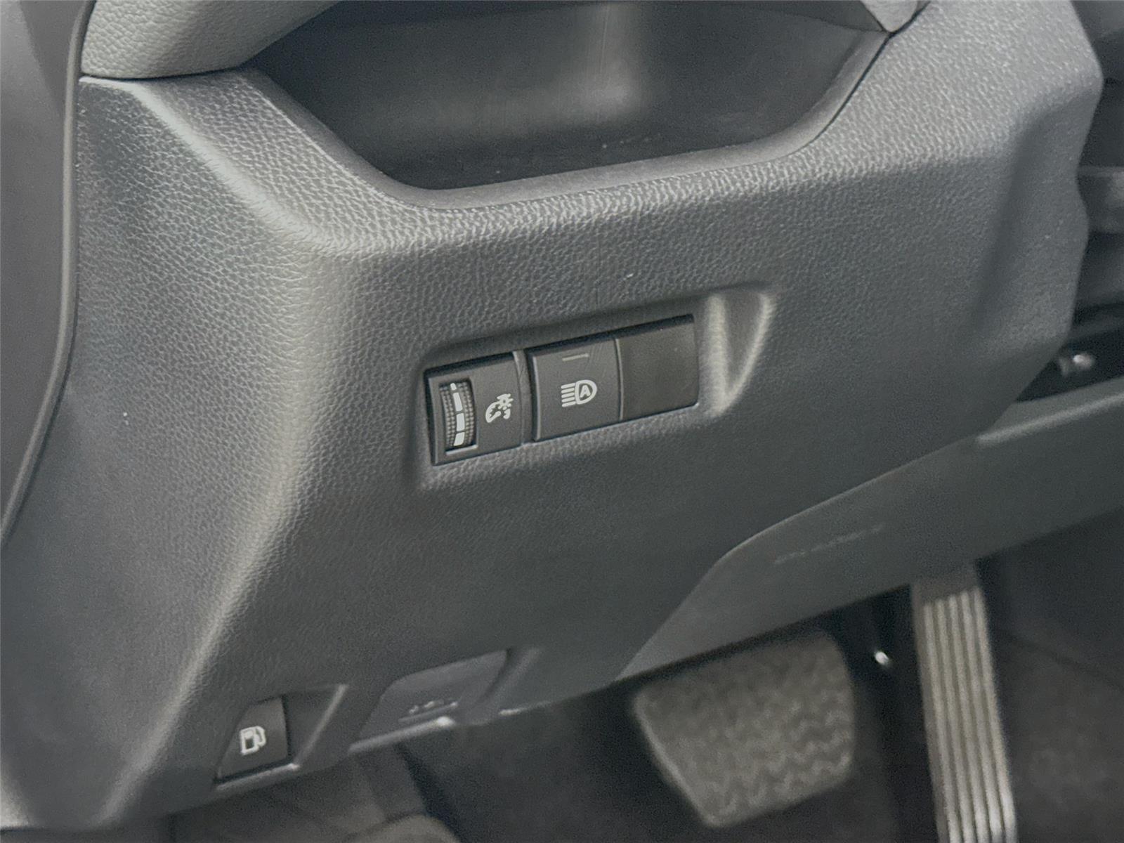 2024 Toyota RAV4 Hybrid XLE photo 13