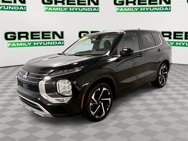 2024 Mitsubishi Outlander SE's photo