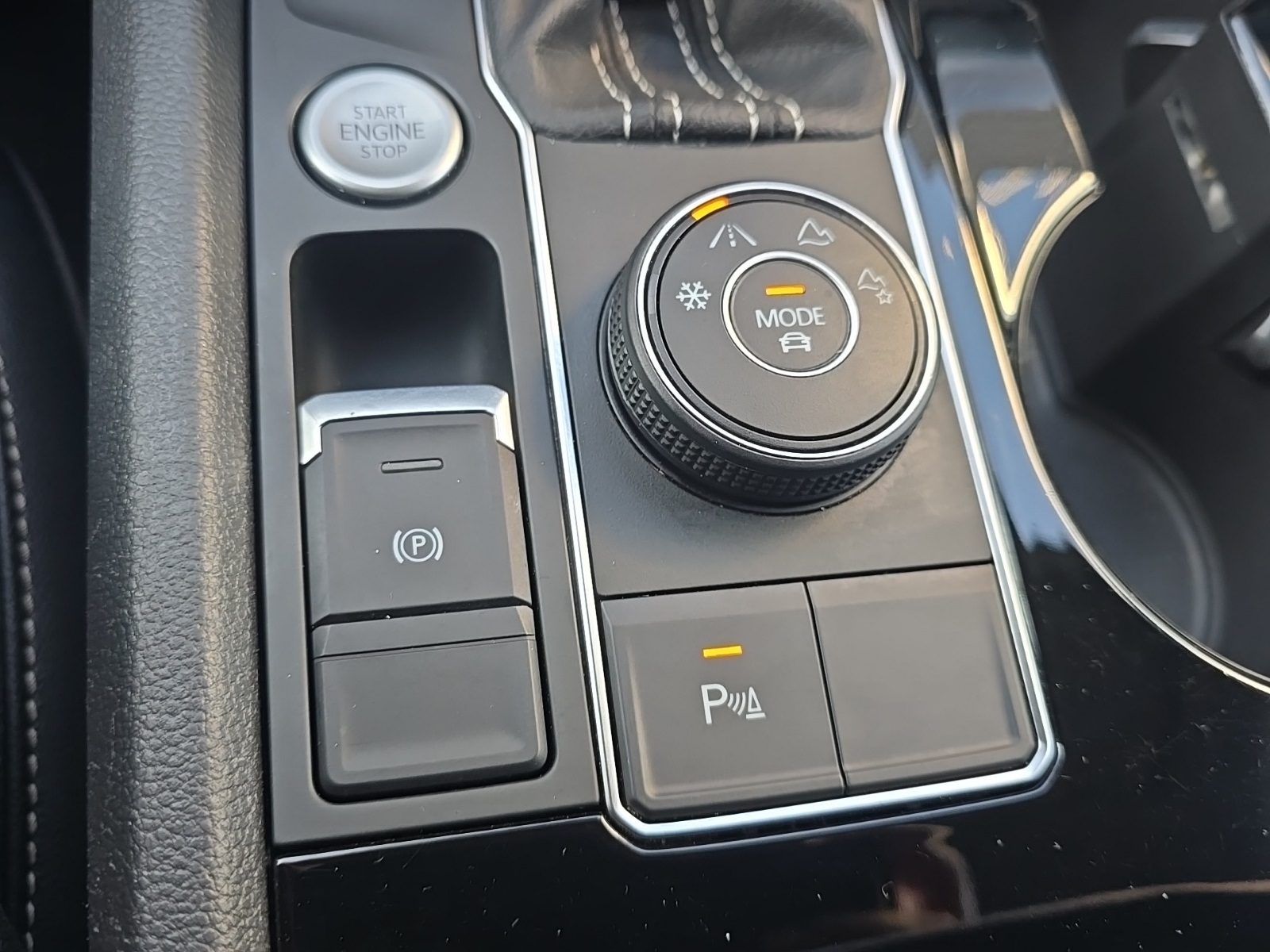 2022 Volkswagen Atlas V6 SEL R-Line photo 30