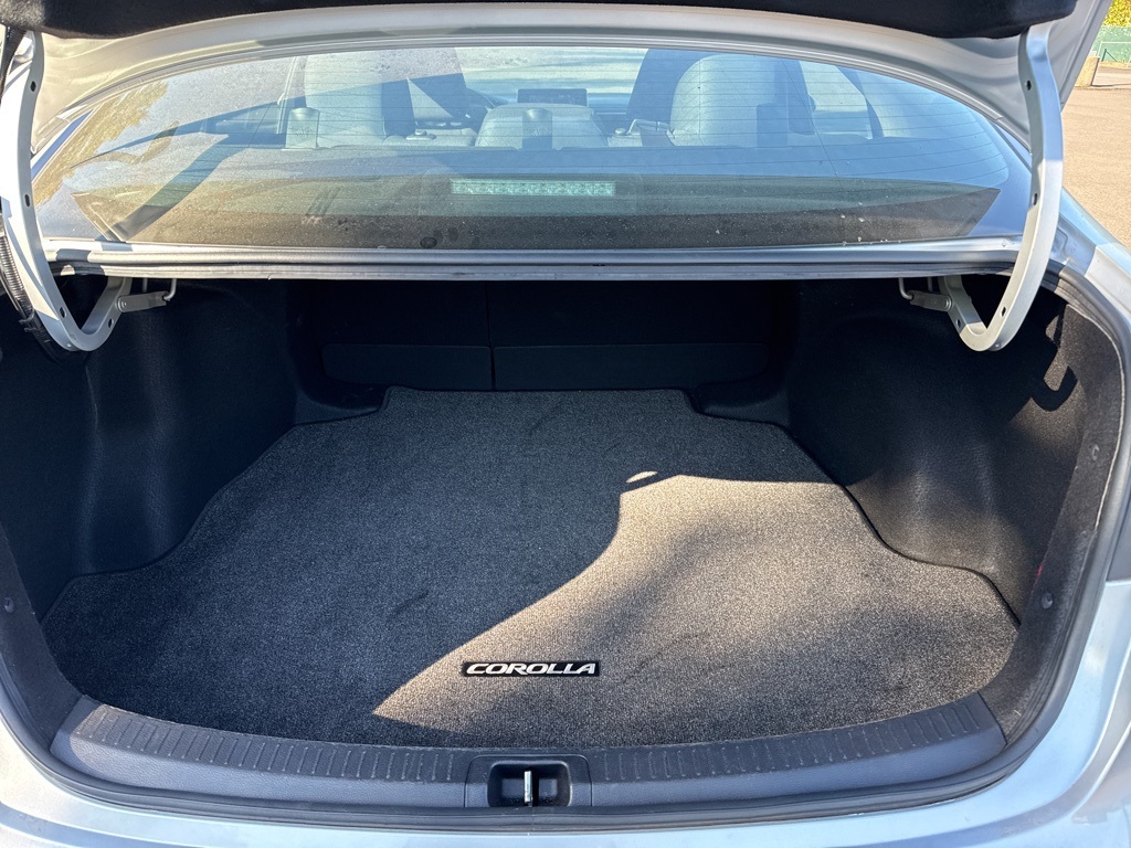 2021 Toyota Corolla LE photo 18