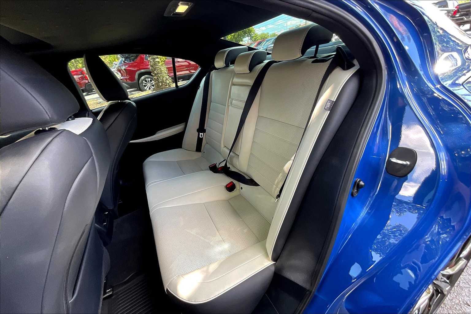 2022 Lexus IS F SPORT photo 25