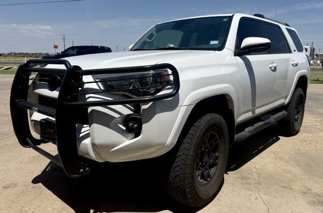 2021 Toyota 4Runner SR5 photo 3