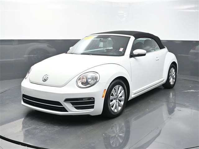 2018 Volkswagen Beetle S's photo