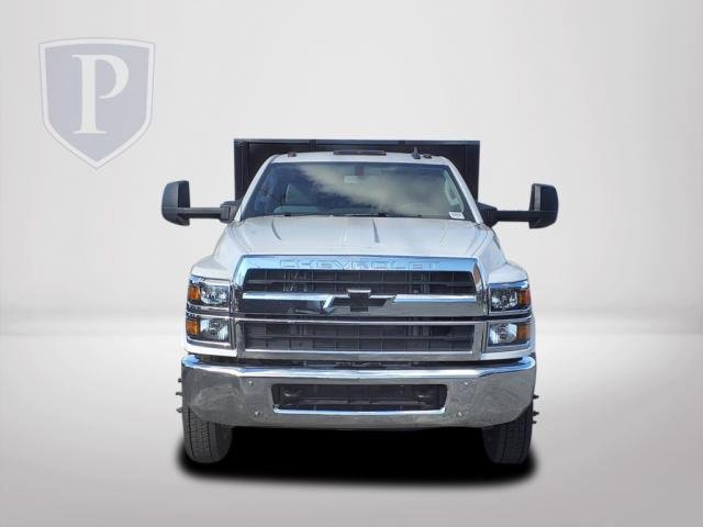 2023 Chevrolet Silverado 6500HD Work Truck photo 2