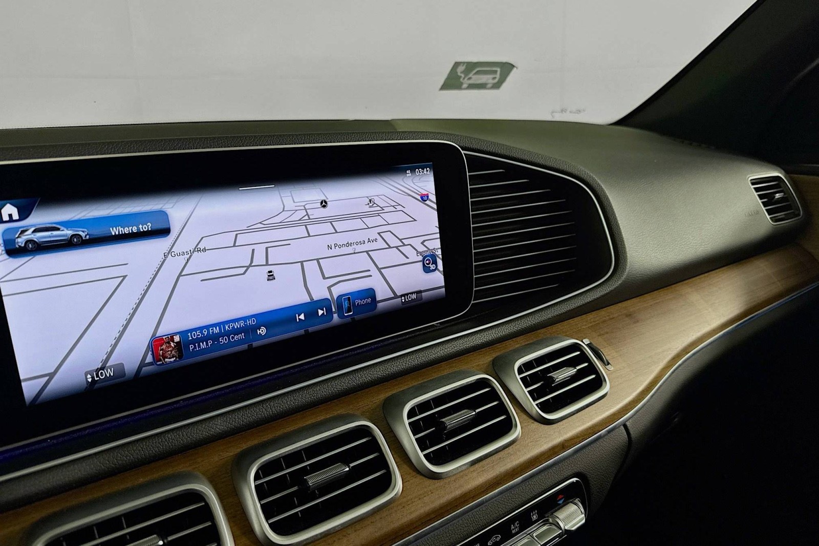 2025 Mercedes Benz GLE 450e photo 17