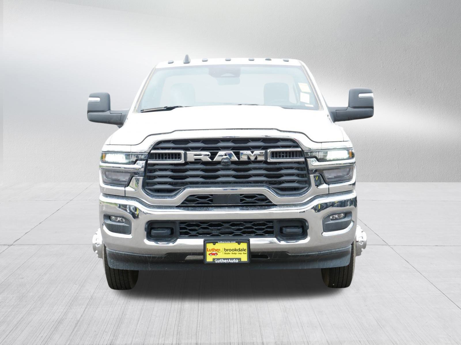 2025 Ram 3500 Tradesman photo 2