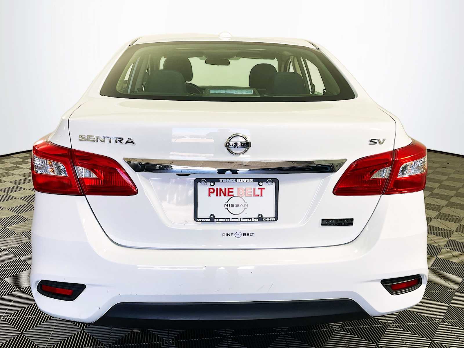 2019 Nissan Sentra SV photo 3