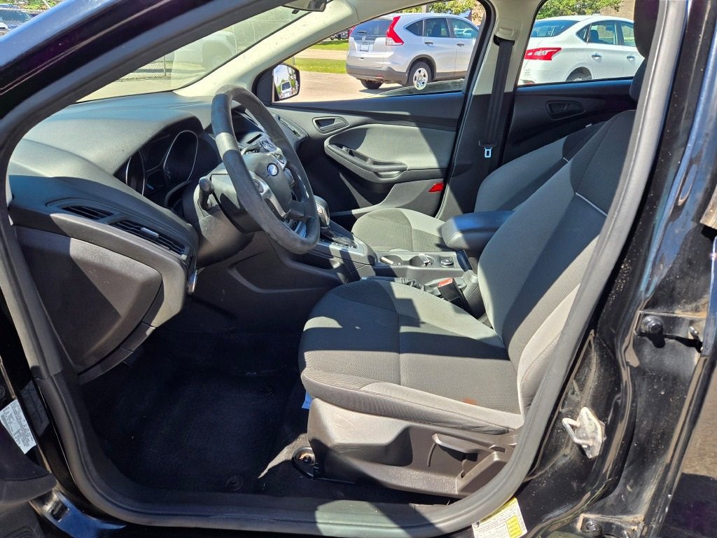 2012 Ford Focus SE photo 16