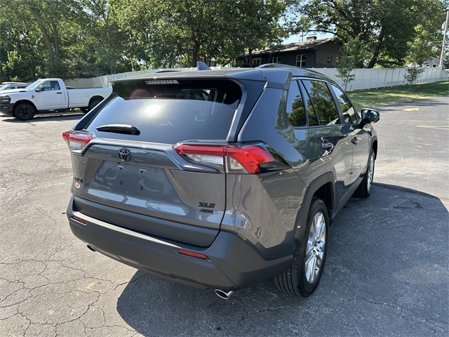 2024 Toyota RAV4 XLE Premium photo 4