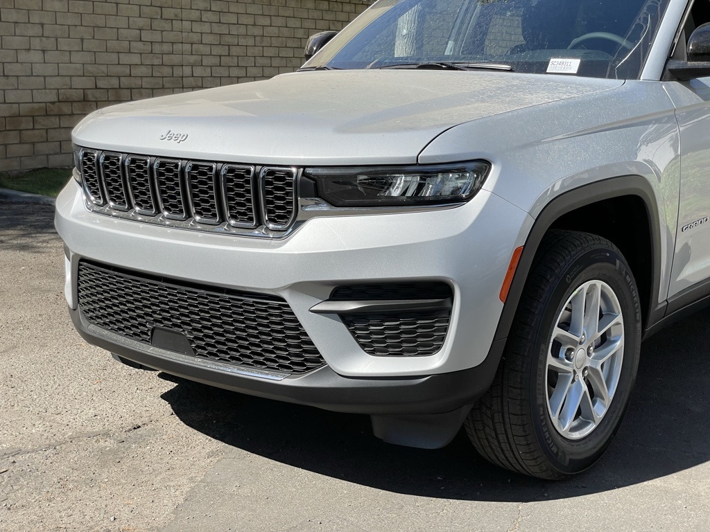 2025 Jeep Grand Cherokee Laredo X photo 8