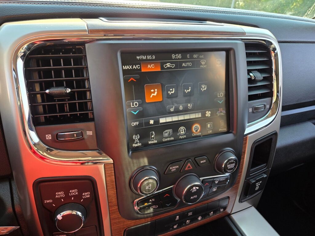 2013 Ram 1500 Laramie photo 26