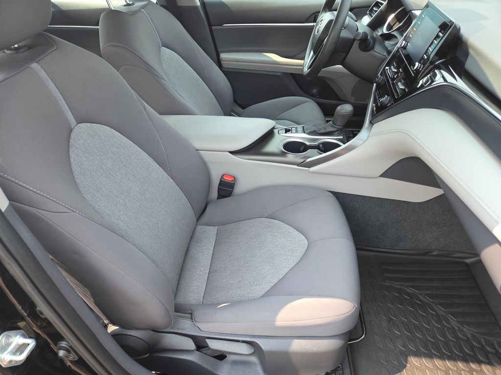 2023 Toyota Camry Hybrid LE photo 26