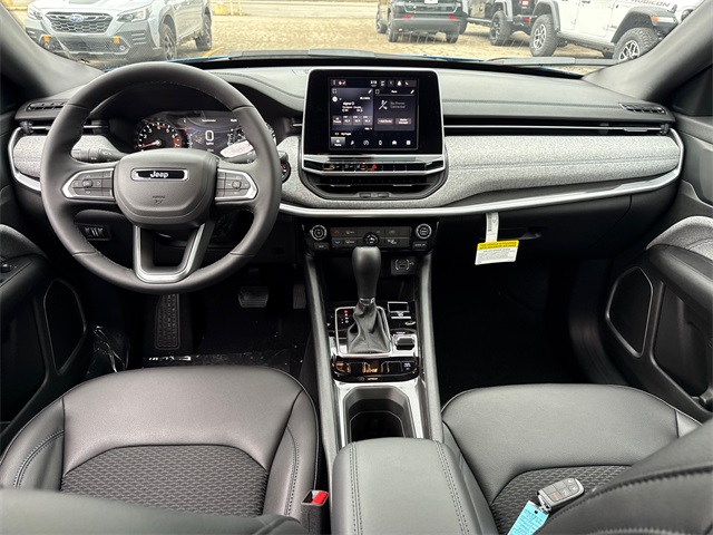 2025 Jeep Compass Latitude photo 2