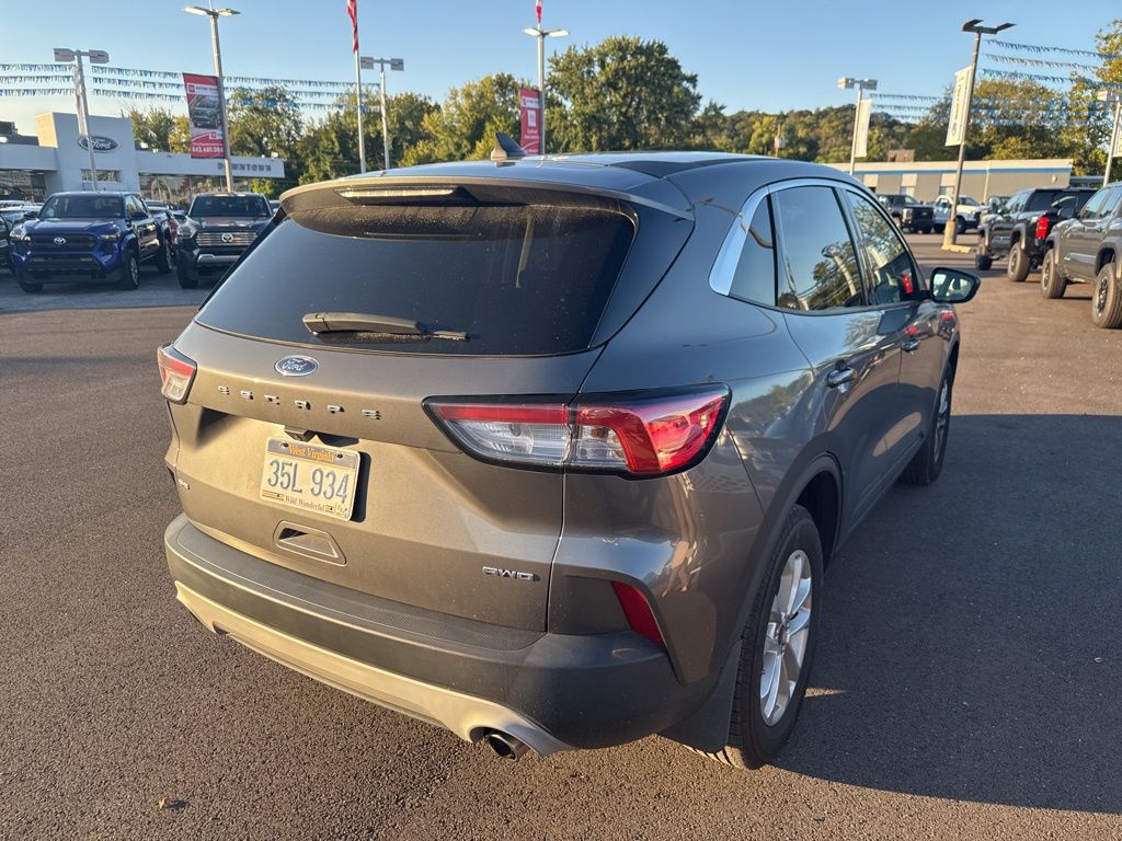 2022 Ford Escape SE photo 3