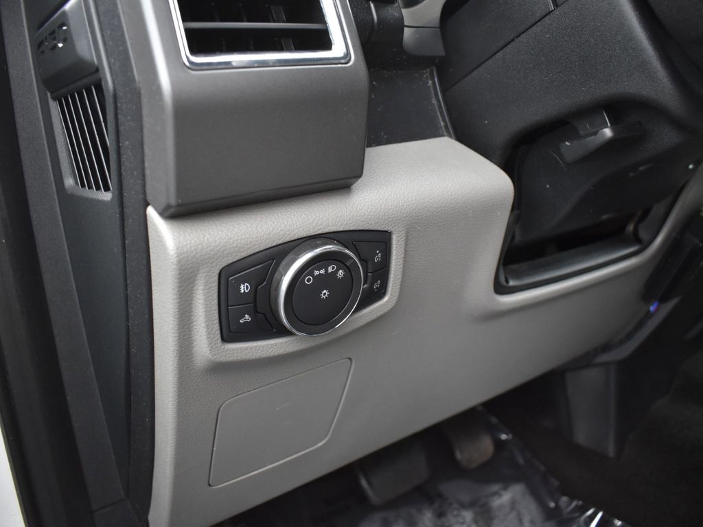 2015 Ford F-150 XLT photo 7