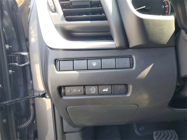 2026 Nissan Rogue SV photo 9