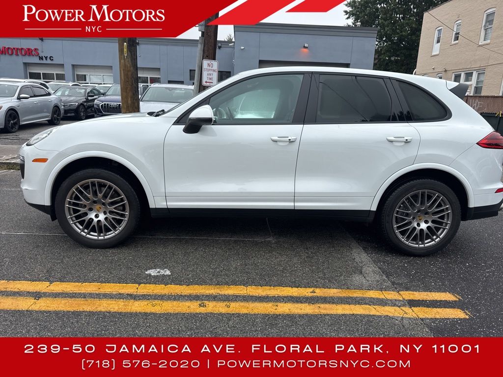 2017 Porsche Cayenne Platinum Edition photo 2