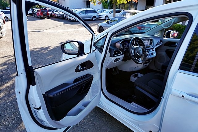 Certified Used 2022 White Chrysler LX image 34