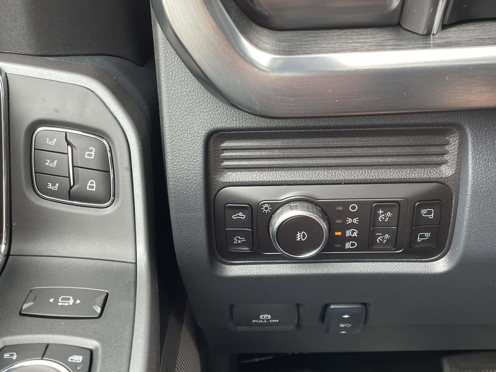 2025 Ford F-350 Lariat photo 29