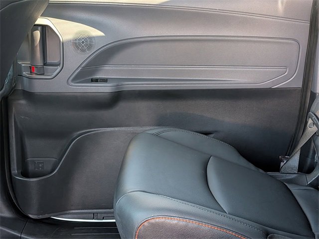 2022 Toyota Sienna XSE photo 27