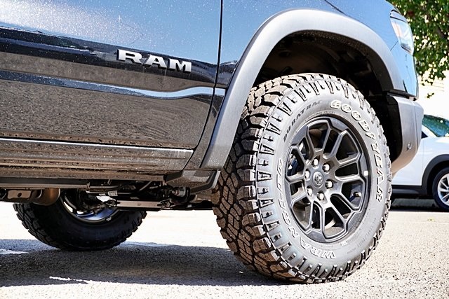 New 2026 Diamond Black Crystal Pearl-Coat Exterior Paint RAM Rebel image 9