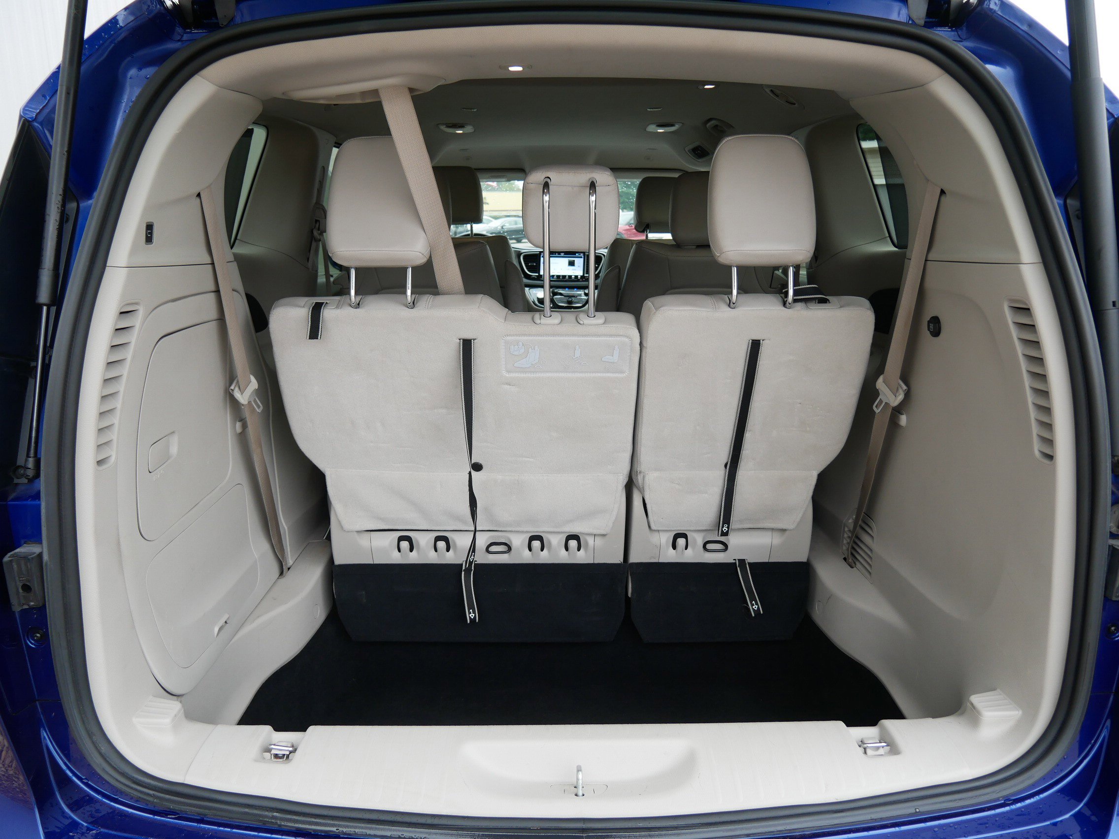 2021 Chrysler Pacifica Hybrid Touring L photo 12