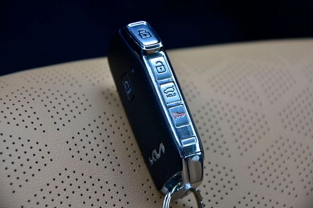 2024 Kia Seltos SX photo 23