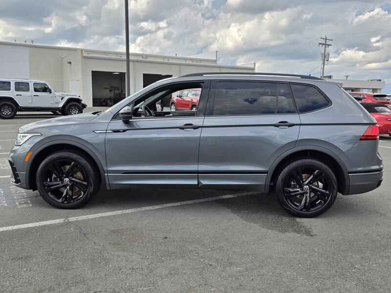 2023 Volkswagen Tiguan SE R-Line Black photo 4