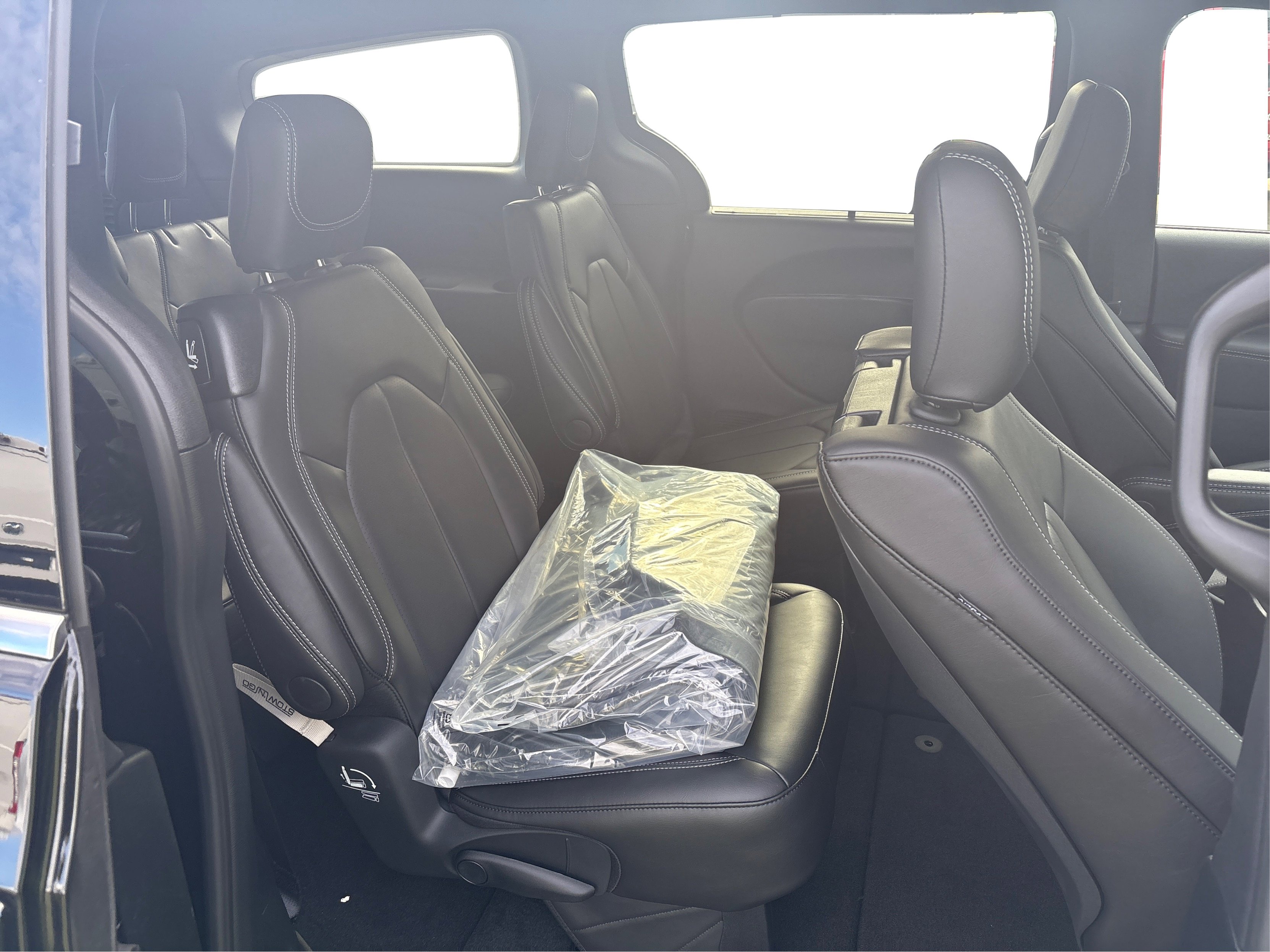 2026 Chrysler Pacifica photo 16