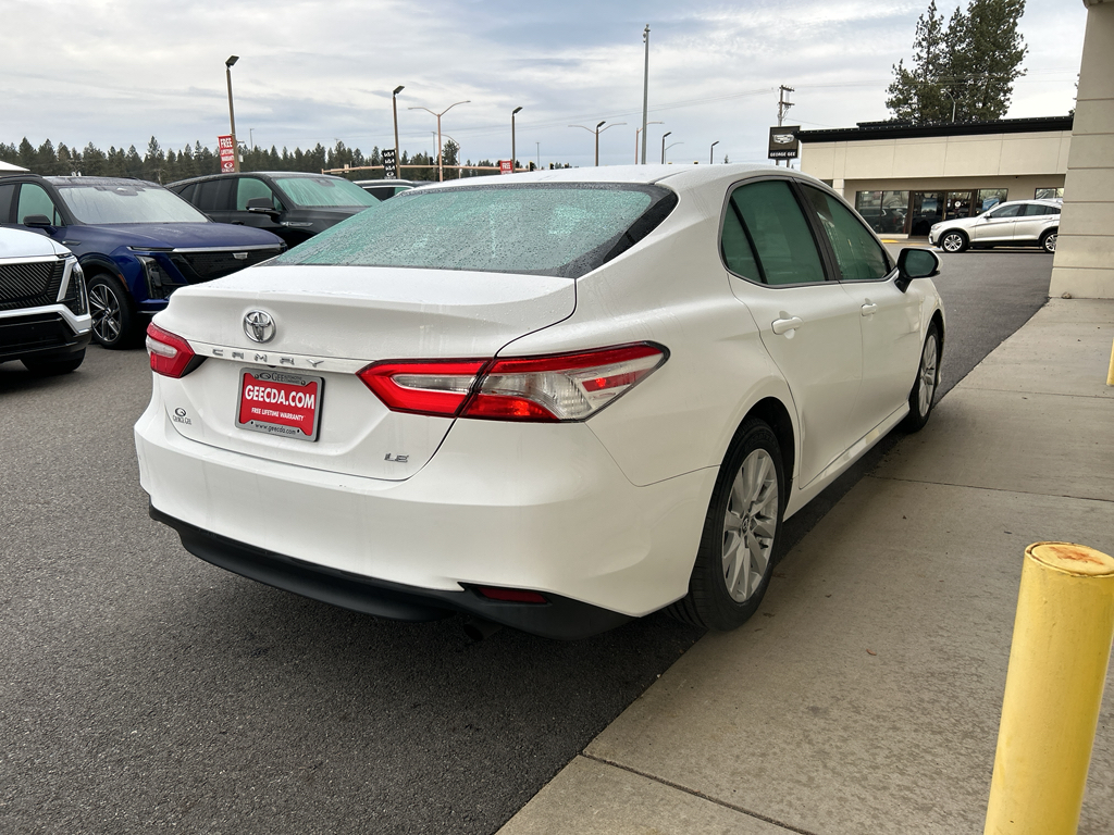 2018 Toyota Camry SE XLE photo 4