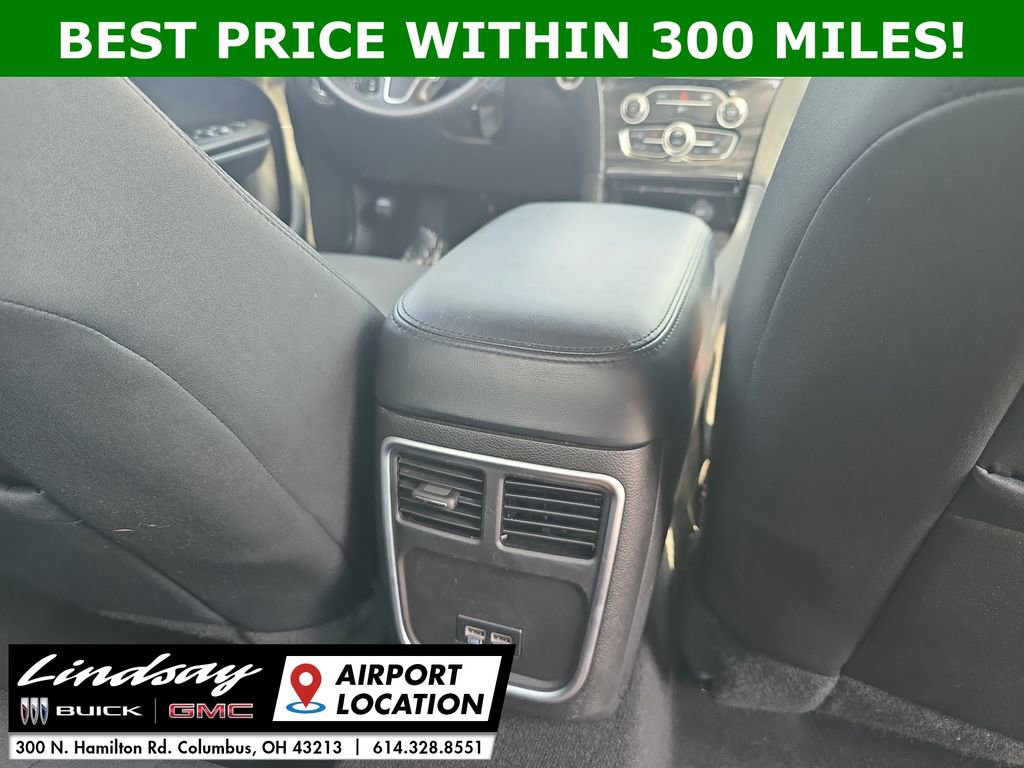 2022 Chrysler 300 Touring photo 14