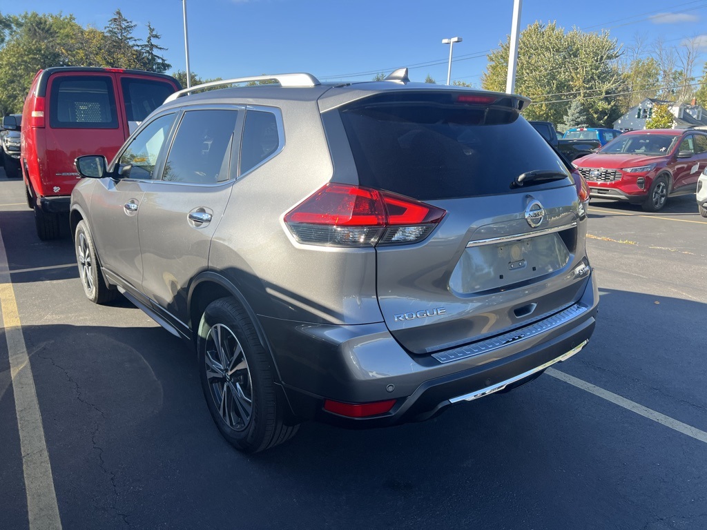 2019 Nissan Rogue SV photo 3