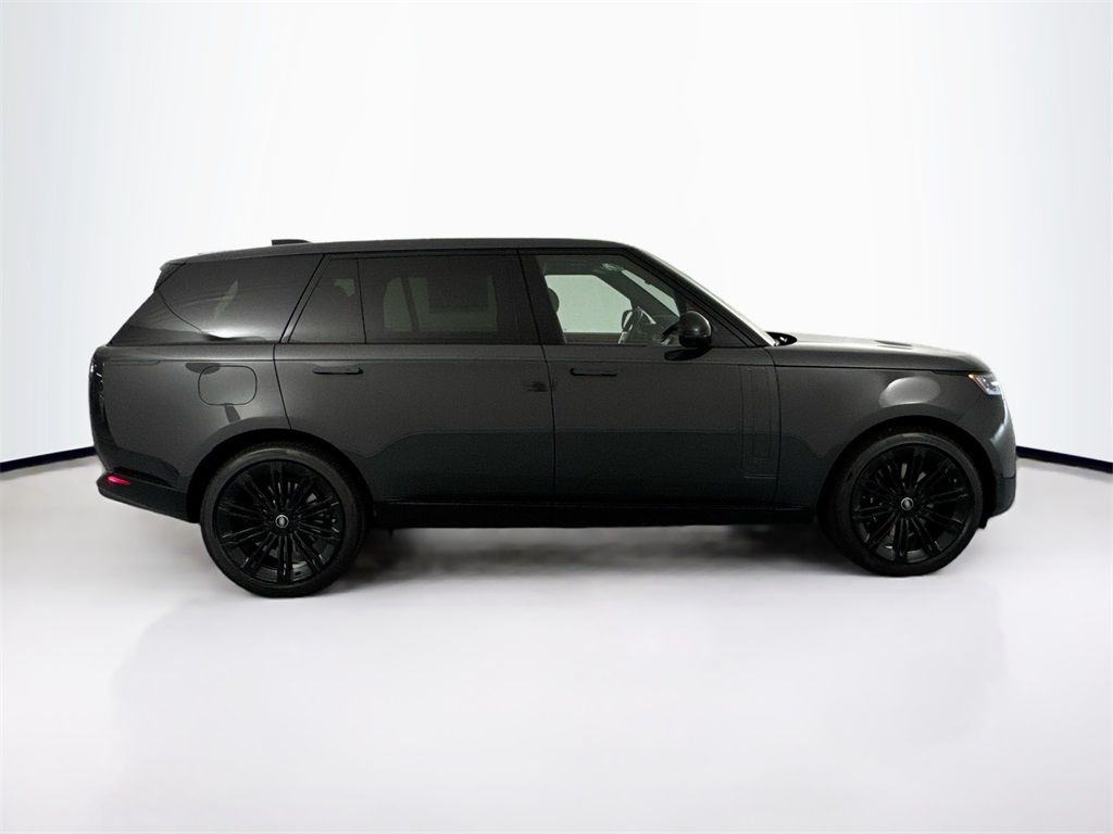 2025 Land Rover Range Rover SE photo 4