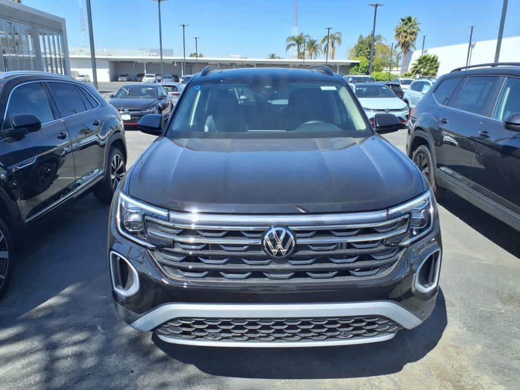 2025 Volkswagen Atlas Peak Edition SE photo 2