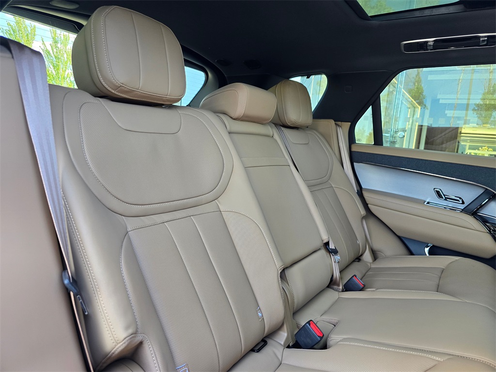 2025 Land Rover Range Rover Sport SE photo 26