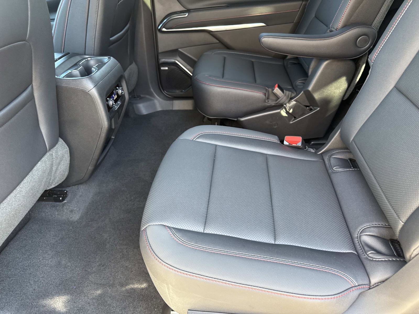 2026 Chevrolet Traverse Z71 photo 10