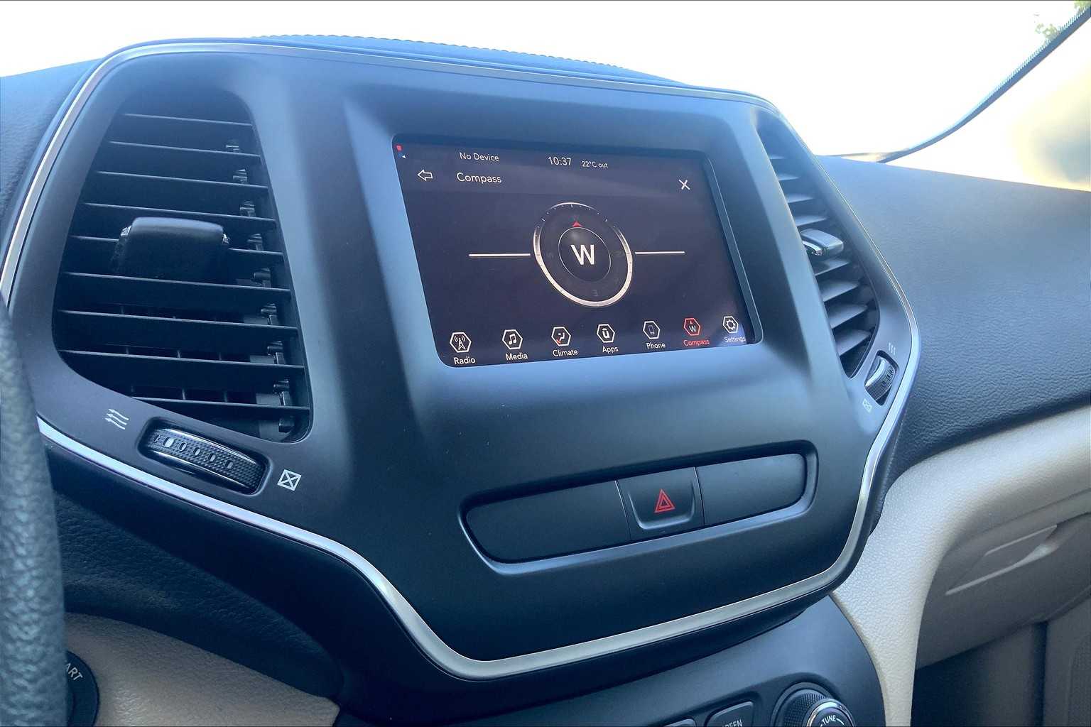 2020 Jeep Cherokee Latitude photo 35