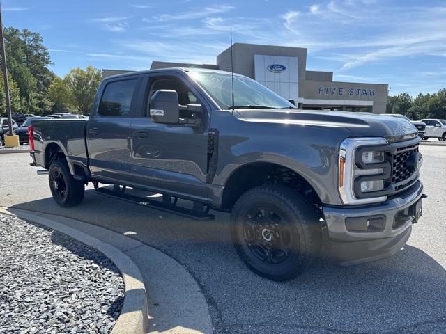 2026 Ford F-350 photo 2