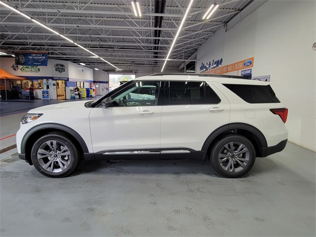 2025 Ford Explorer photo 7