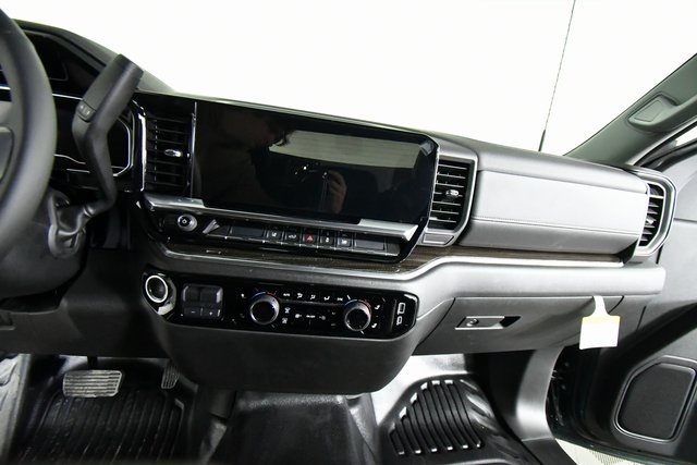 2025 Chevrolet Silverado 2500HD LT photo 3
