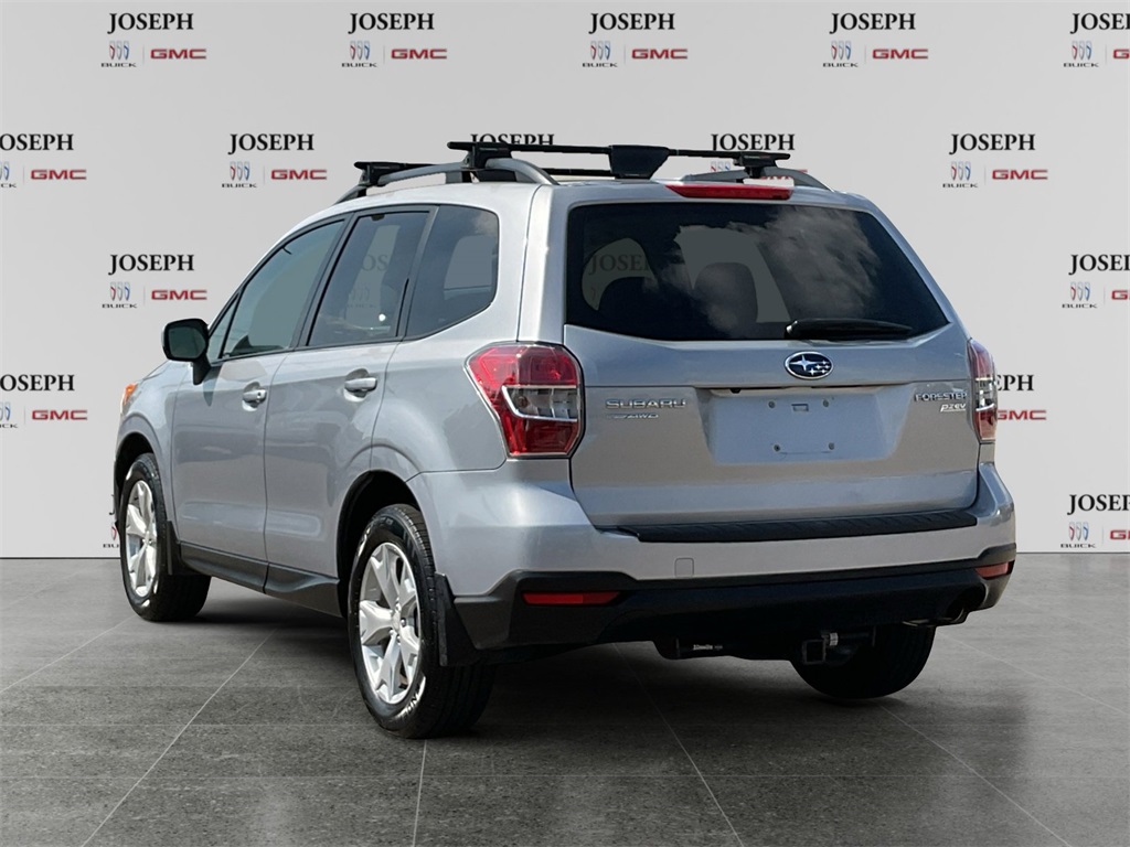 2016 Subaru Forester 2.5i Premium photo 6