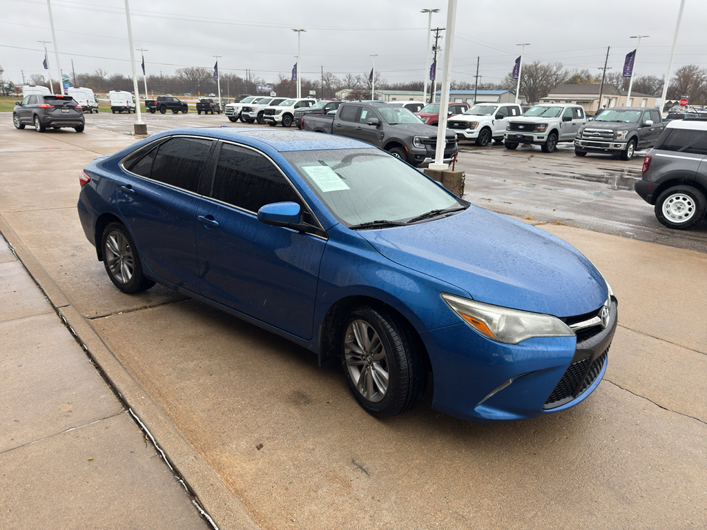 2017 Toyota Camry LE photo 3