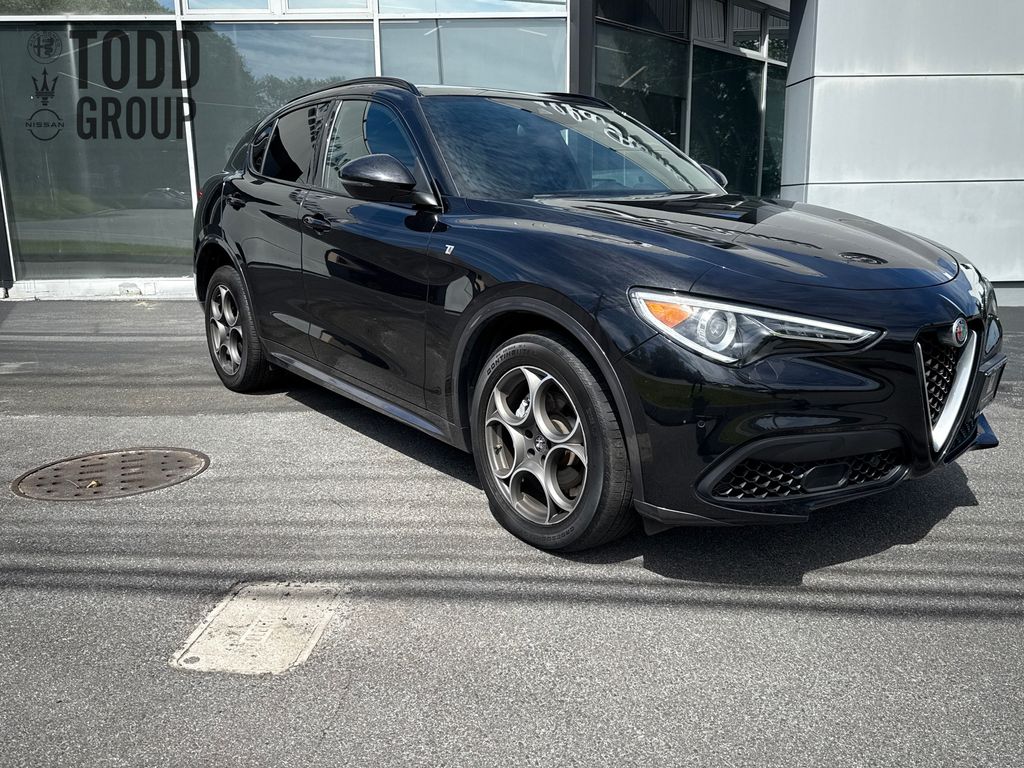 2022 Alfa Romeo Stelvio Ti photo 5