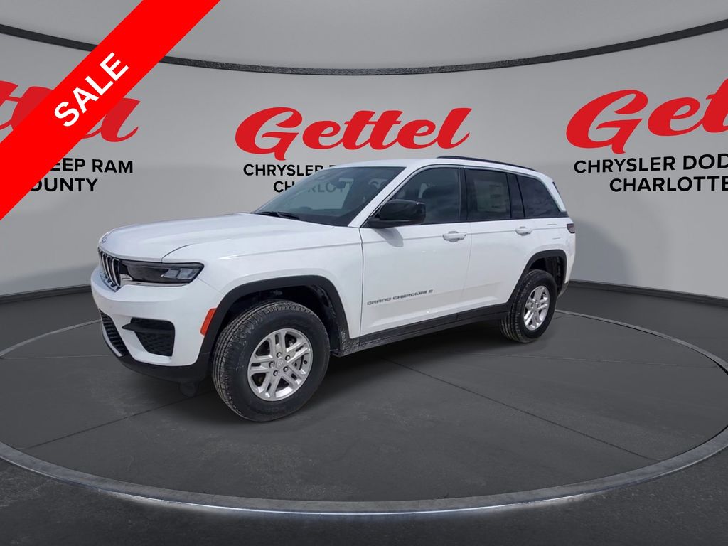 2025 Jeep Grand Cherokee Laredo Altitude photo 4
