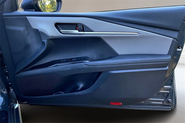 2025 Toyota Camry SE photo 16