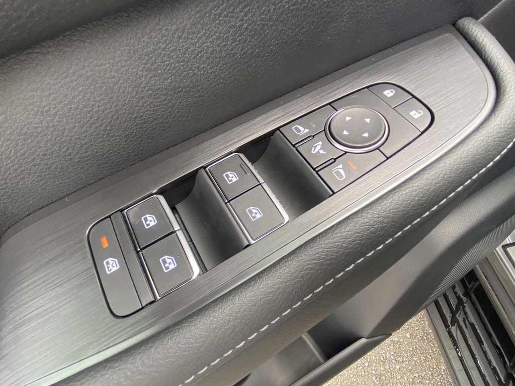 2025 Nissan Armada Platinum photo 18