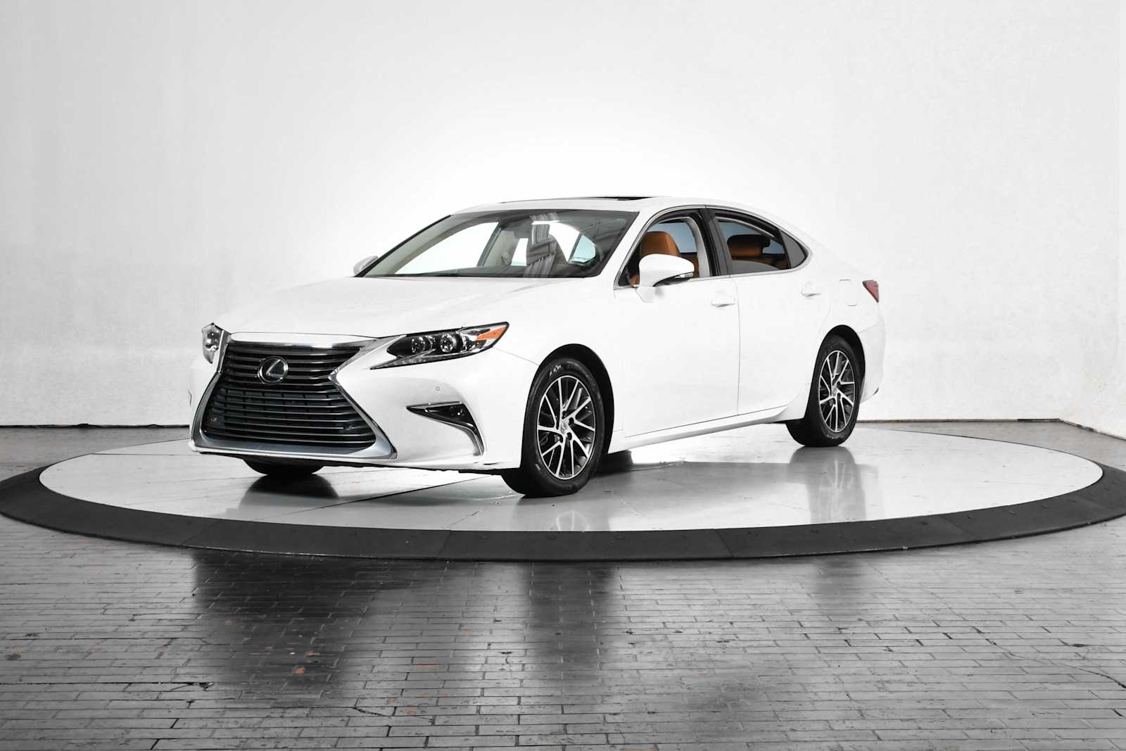 2017 Lexus ES 350's photo