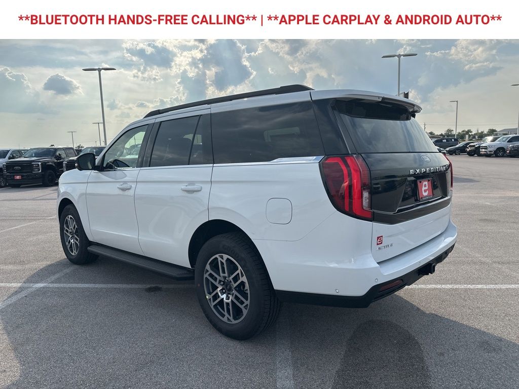 2025 Ford Expedition photo 2