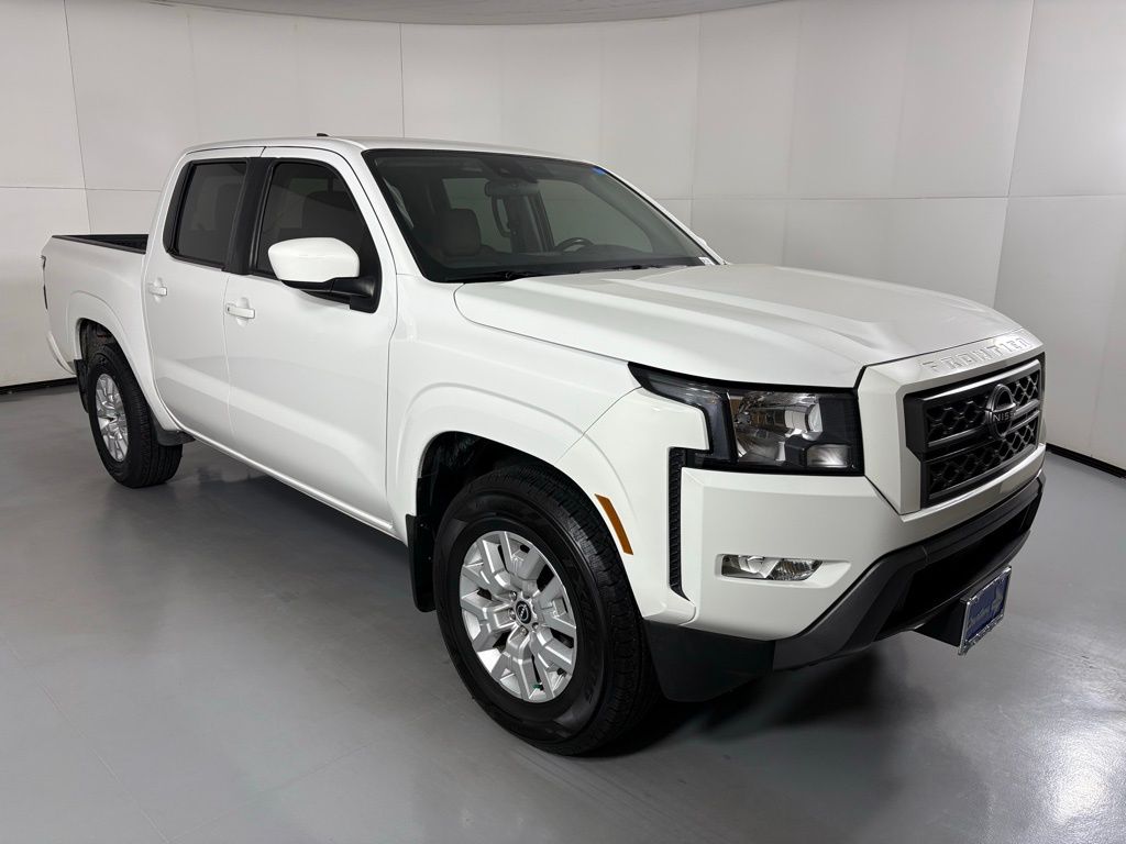 2022 Nissan Frontier SV photo 2