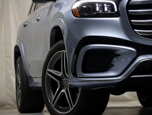 2025 Mercedes Benz GLS 450 4MATIC photo 4